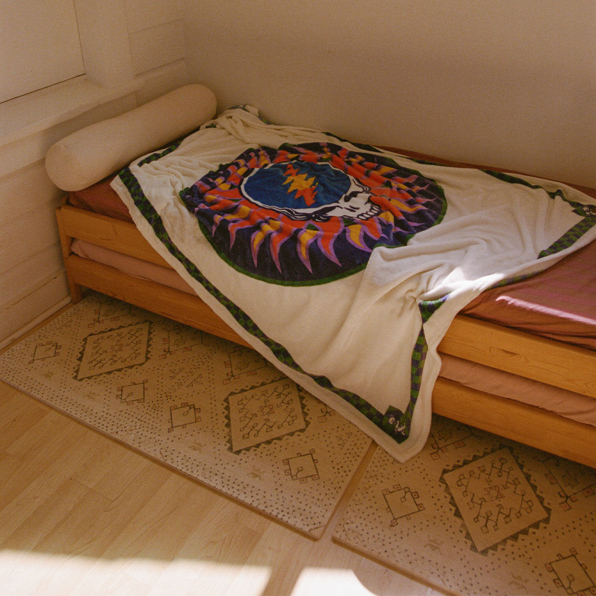 Gratitude Plush Fleece Blanket | Grateful Dead x Slowtide