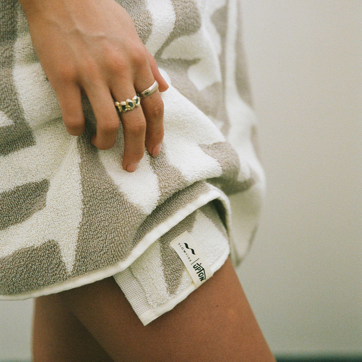 Upton Bath Towel - Cement | Upton x Slowtide