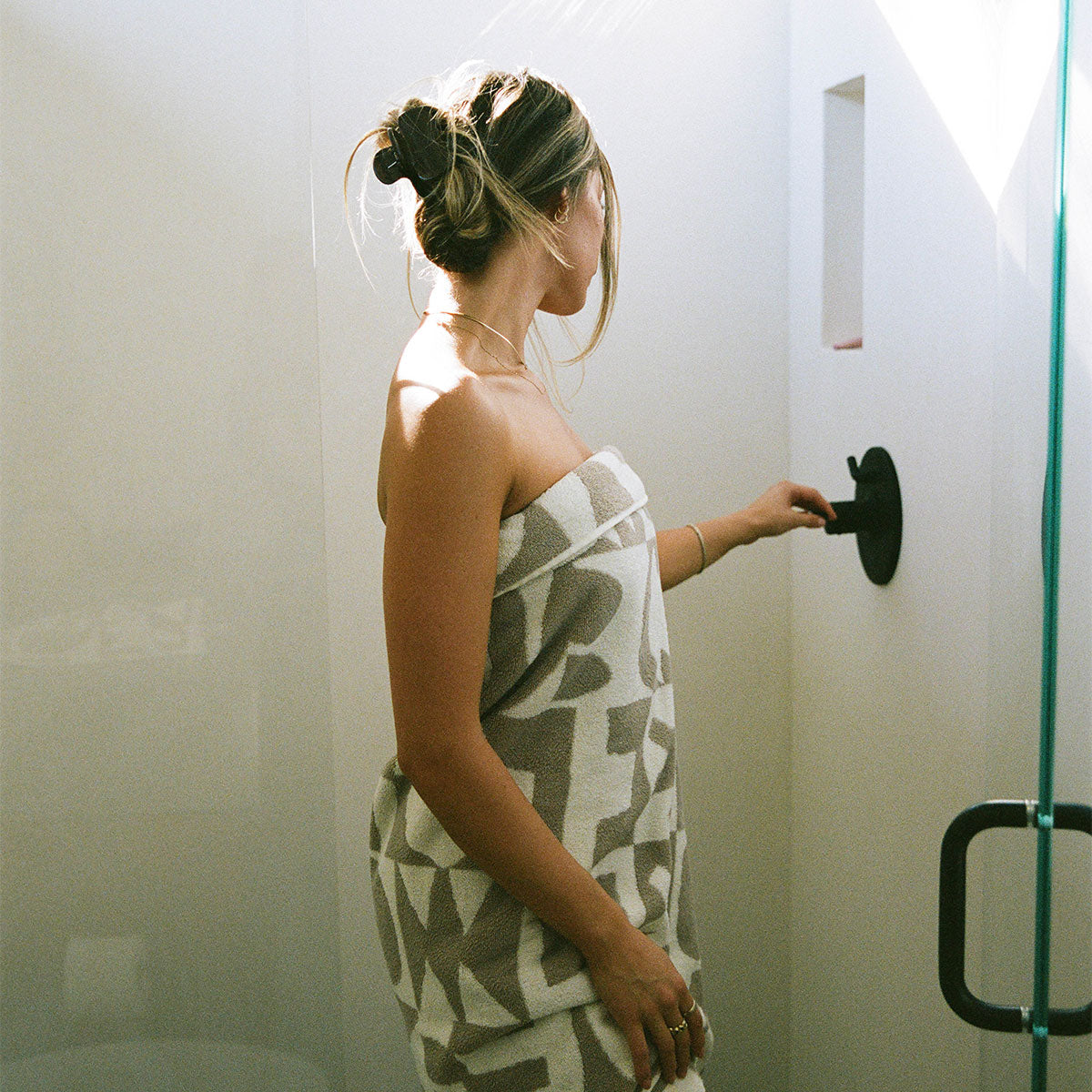 Upton Bath Towel - Cement | Upton x Slowtide