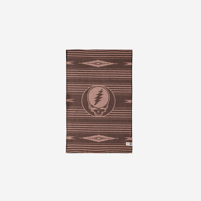 Brown fleece blanket with central skull and lightning bolt design.