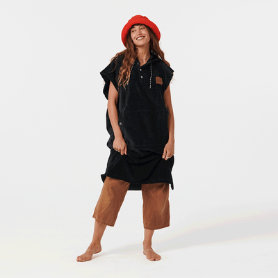 Black changing poncho with cozy design, ideal for beach days.