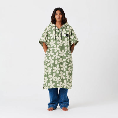 Quick-dry recycled poncho in olive green with white floral pattern.