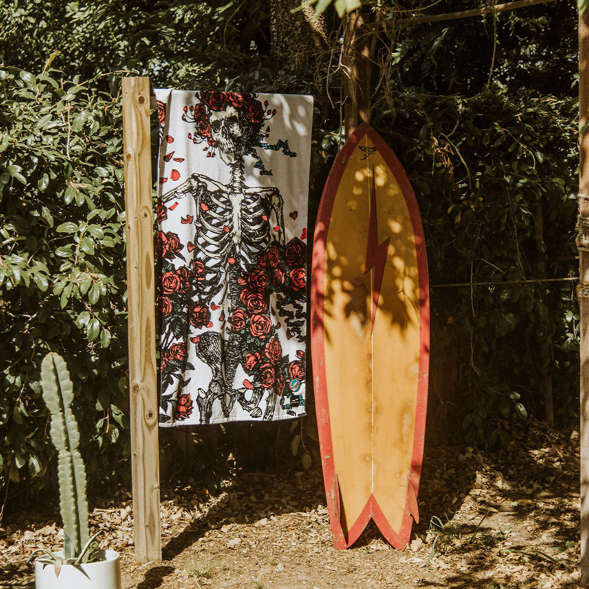 Skull & Roses Beach Towel | Grateful Dead x Slowtide
