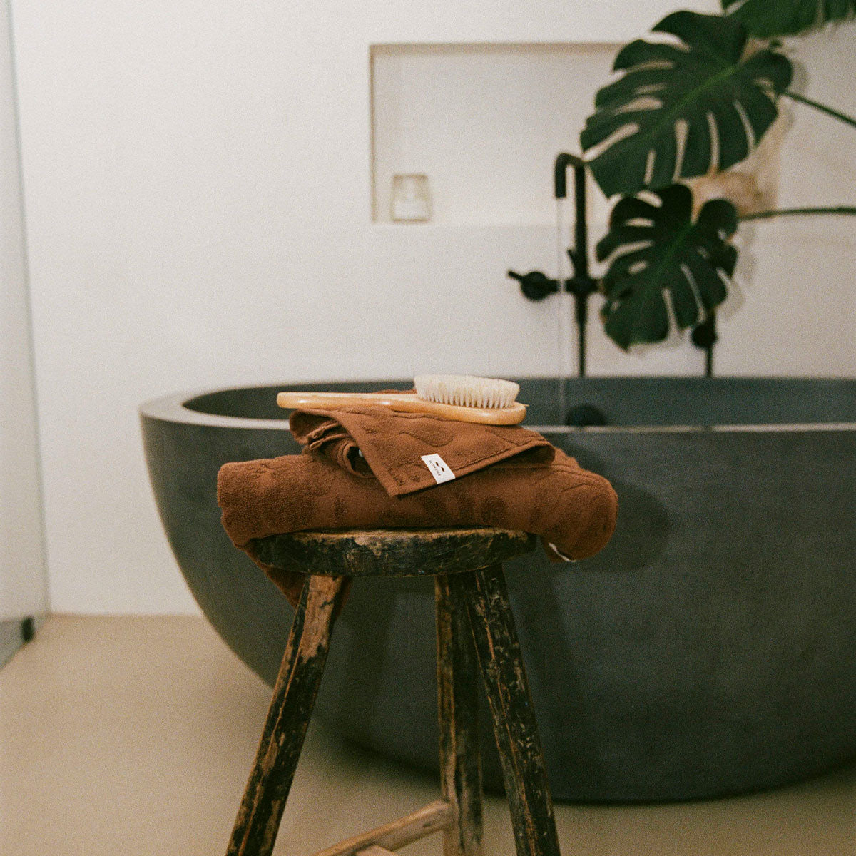 Sunny Sculpted Bath Towel - Toast